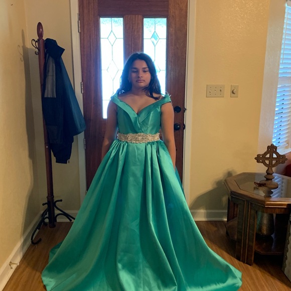 Mac Duggal mint green. DRESS HAS NO BELT!!!! - Picture 3 of 6